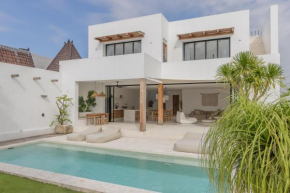 Villa Scorcio: 3BR Tranquil Escape in Pererenan